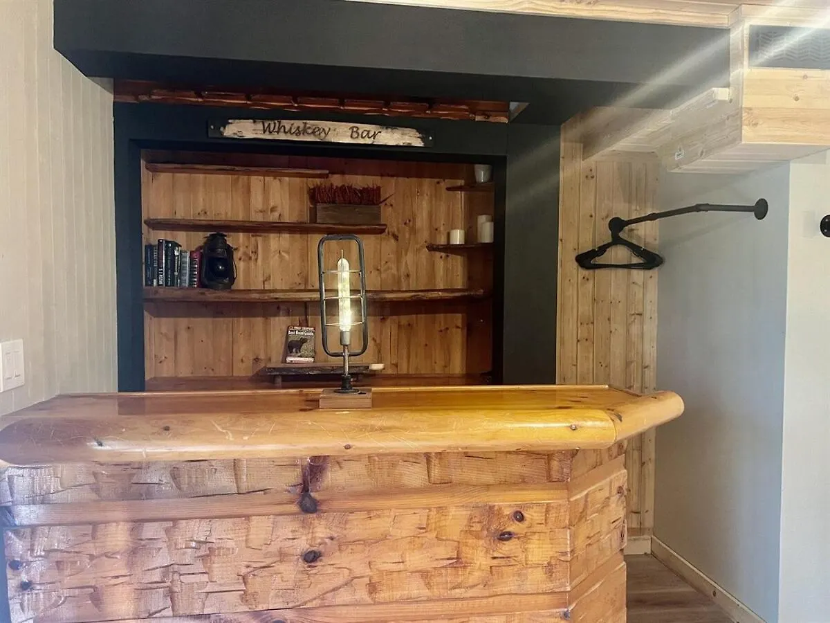 Tatil Evi Whiskey Ridge 3 Bdrm Cabin-firepit, Fenced Yard, Hot Tub