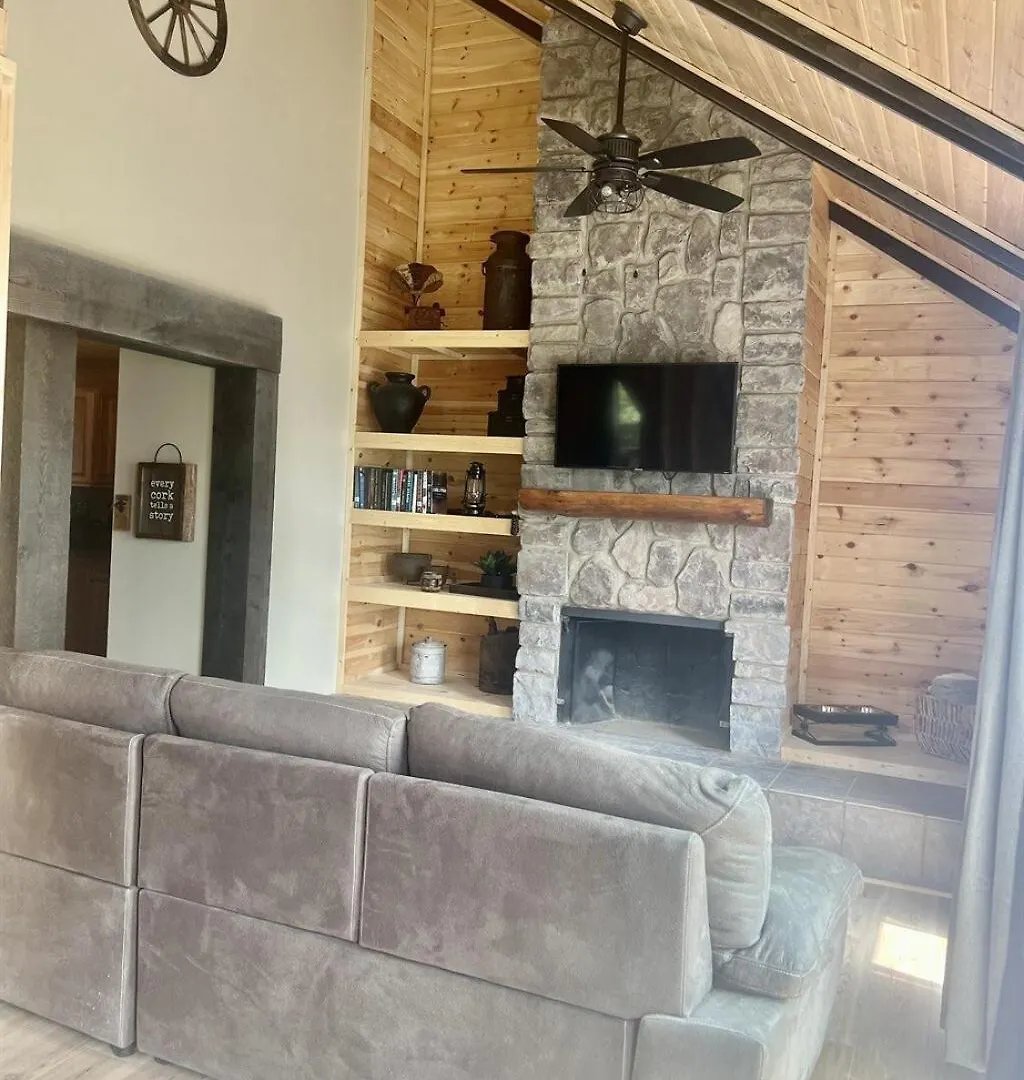 Tatil Evi Whiskey Ridge 3 Bdrm Cabin-firepit, Fenced Yard, Hot Tub Pigeon Forge