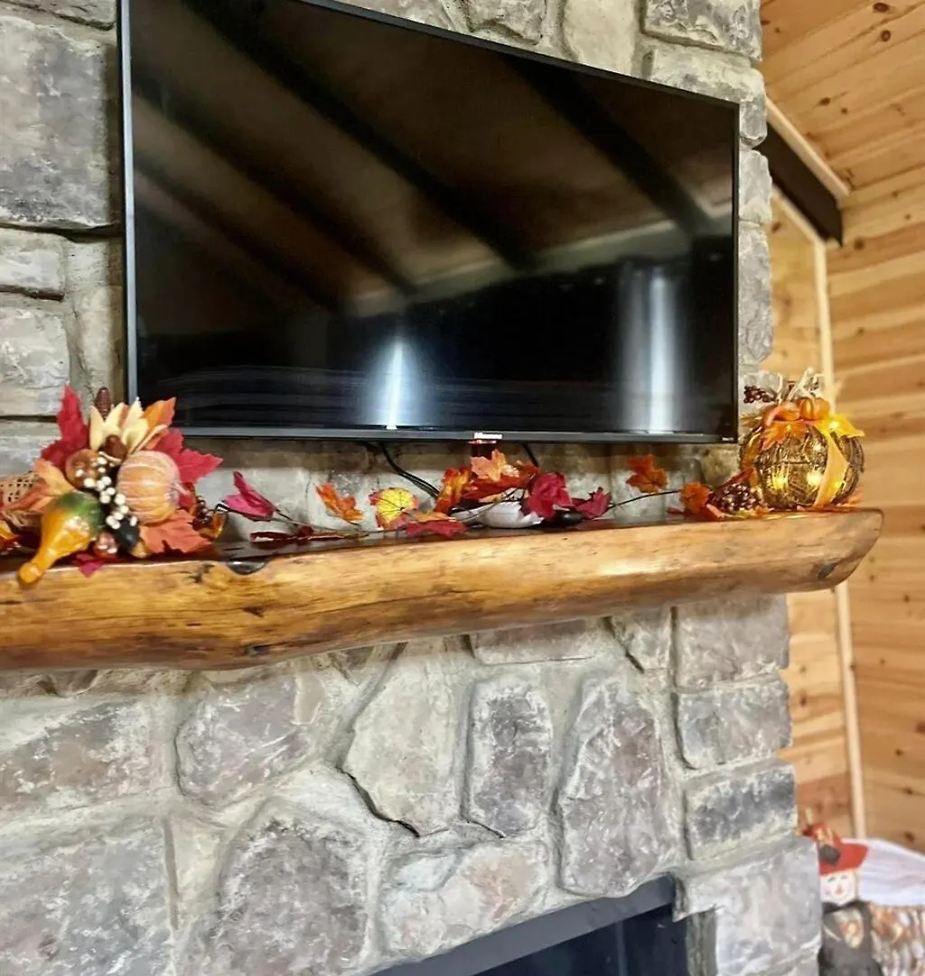 Whiskey Ridge 3 Bdrm Cabin-firepit, Fenced Yard, Hot Tub