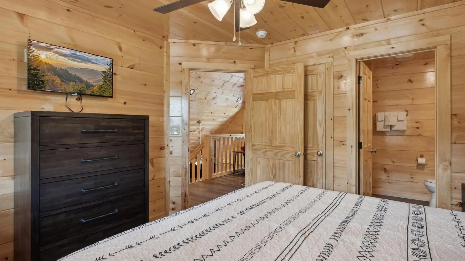 Are My Sunshine - 3 Bedroom - Downtown Pigeon Forge!! Holiday home