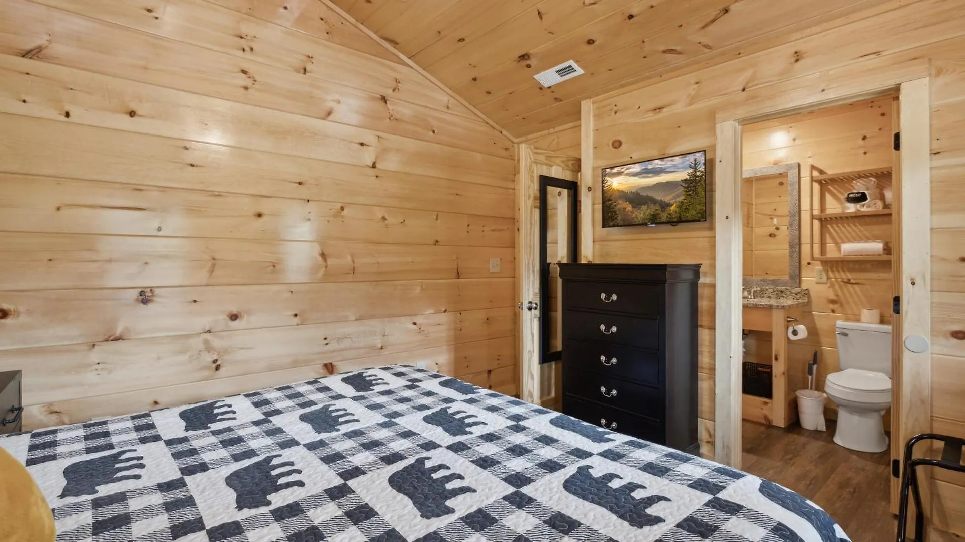 Are My Sunshine - 3 Bedroom - Downtown Pigeon Forge!! *