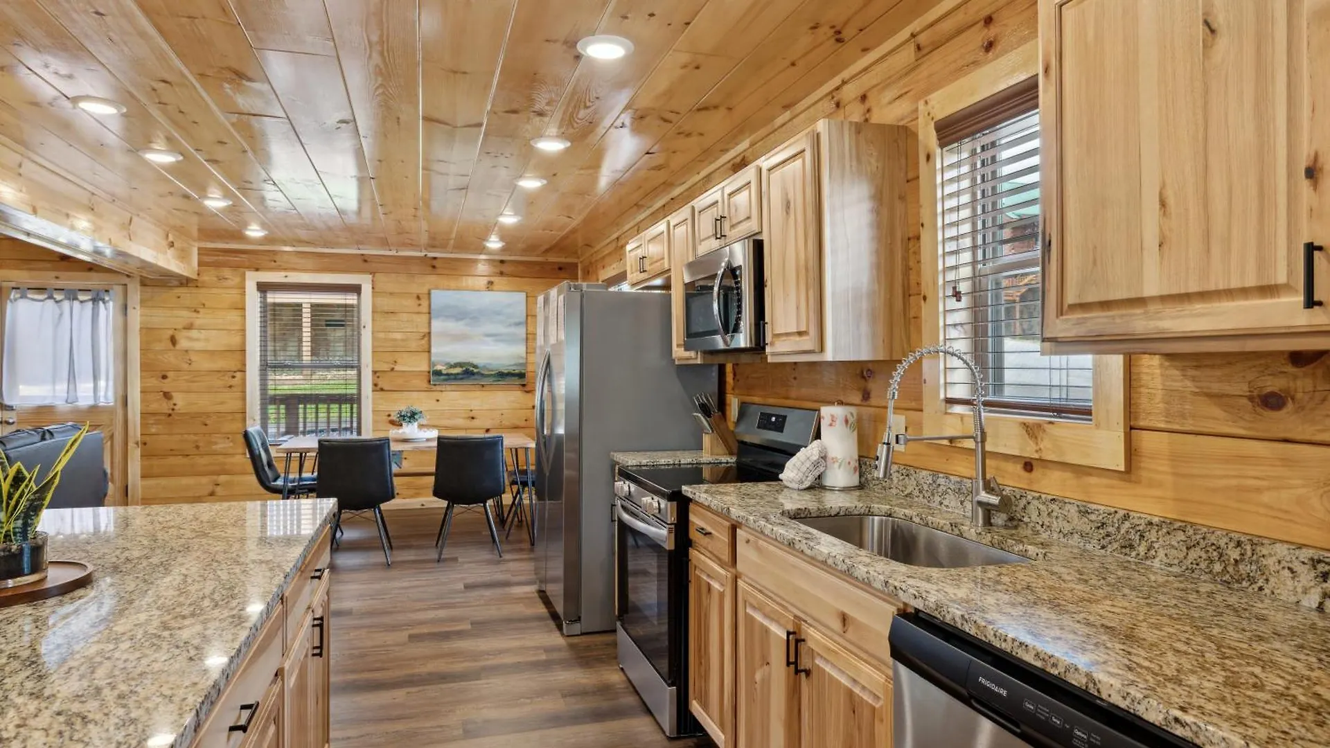 Are My Sunshine - 3 Bedroom - Downtown Pigeon Forge!! Holiday home