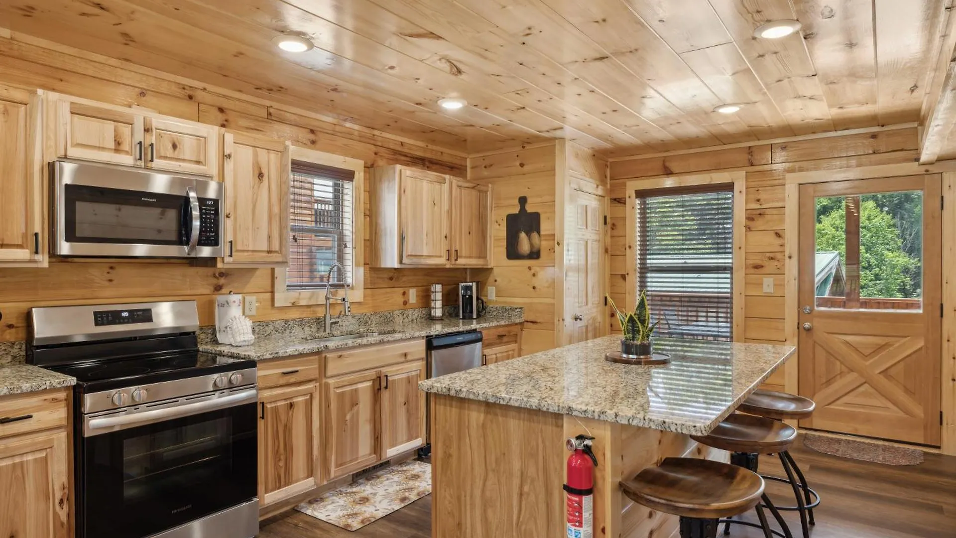 Are My Sunshine - 3 Bedroom - Downtown Pigeon Forge!!