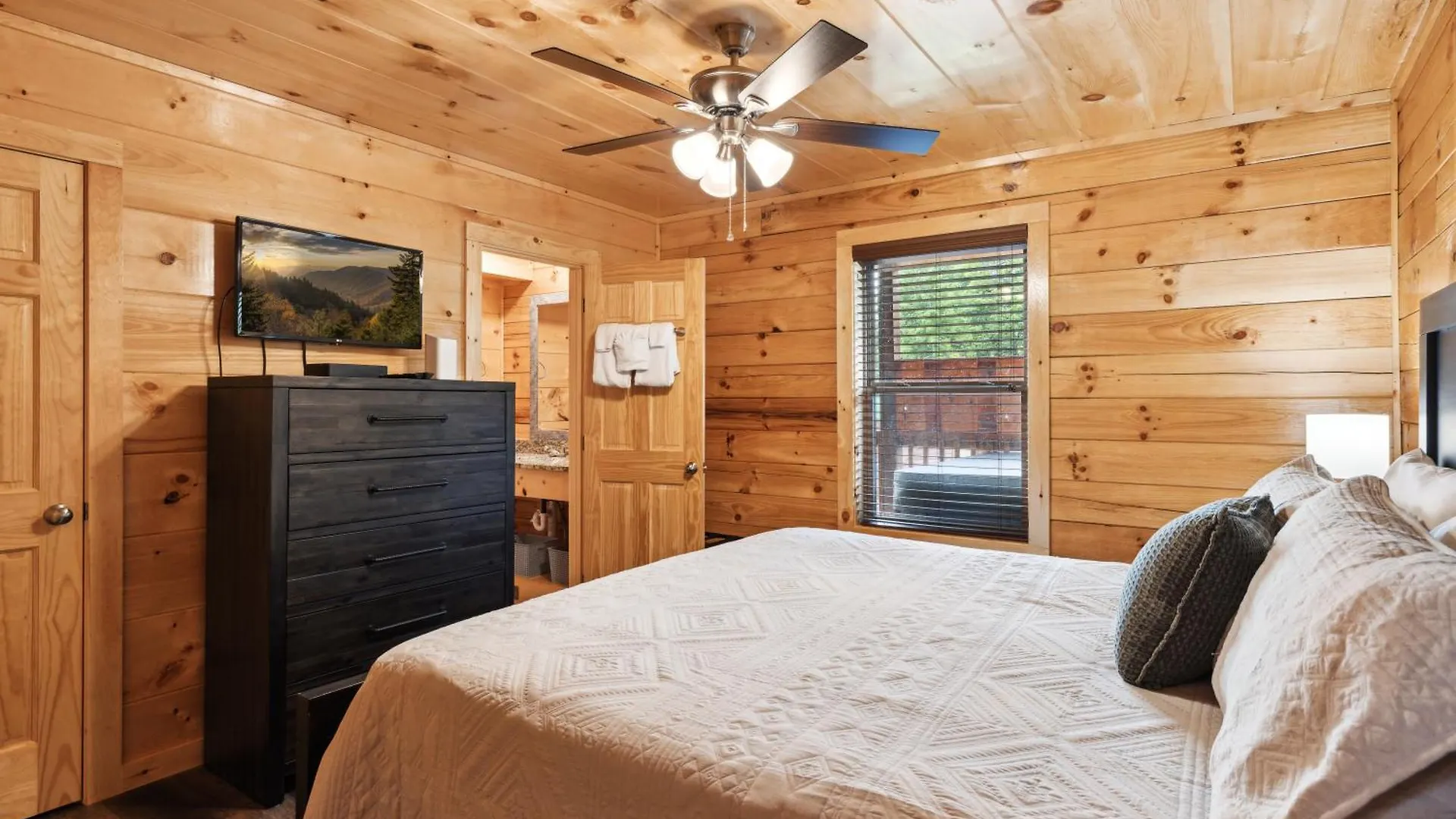 Amazing Grace - Newly Built - 3 Bedroom - Less Than 2 Miles From The Island Pigeon Forge