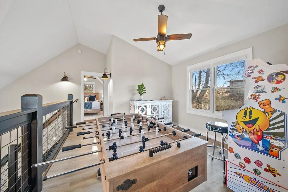 Lux Cabin, Indoor Heated Pool, Hot Tub, Arcades, Close To Dollywood Pigeon Forge