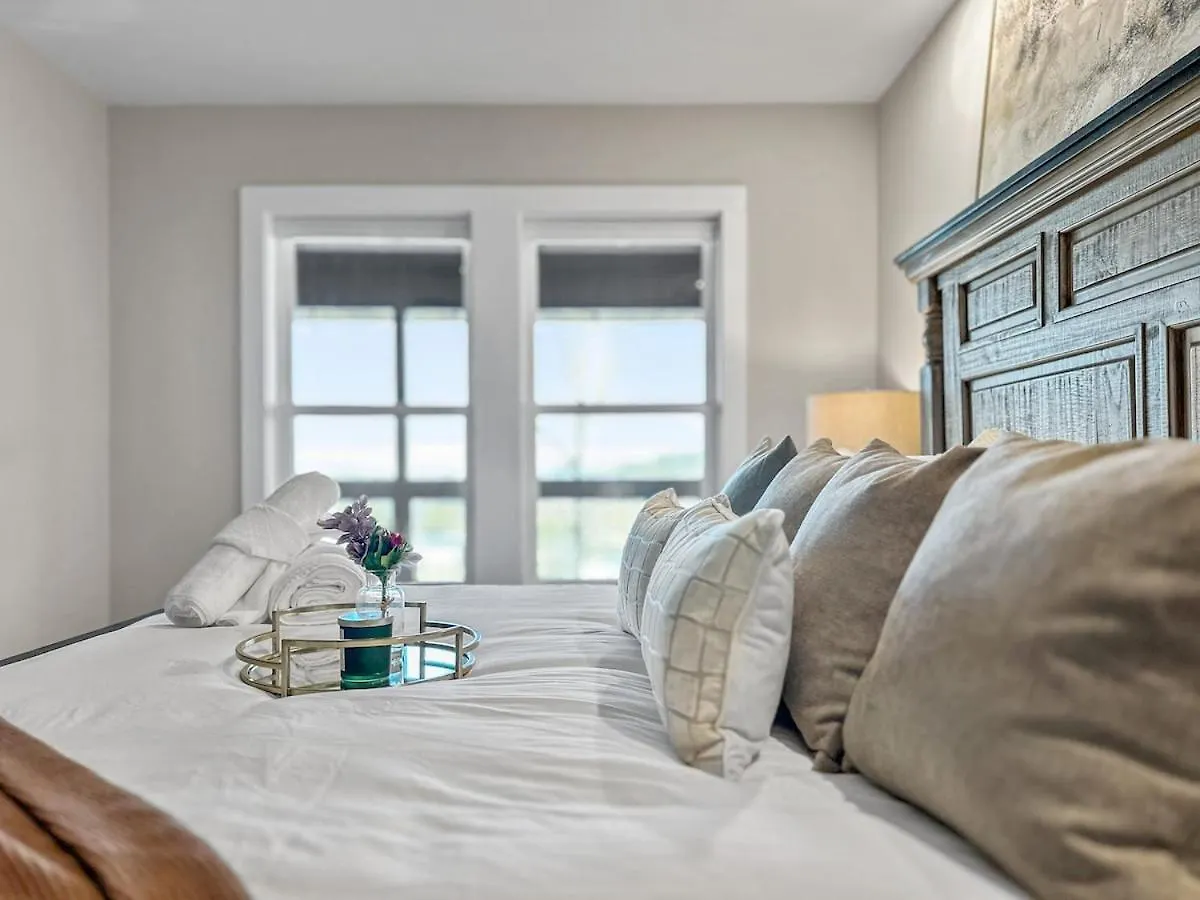 Holiday home Lux Cabin, Indoor Heated Pool, Hot Tub, Arcades, Close To Dollywood *