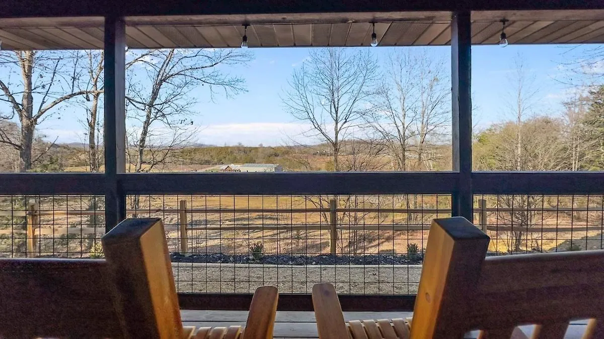 Holiday home Lux Cabin, Indoor Heated Pool, Hot Tub, Arcades, Close To Dollywood *