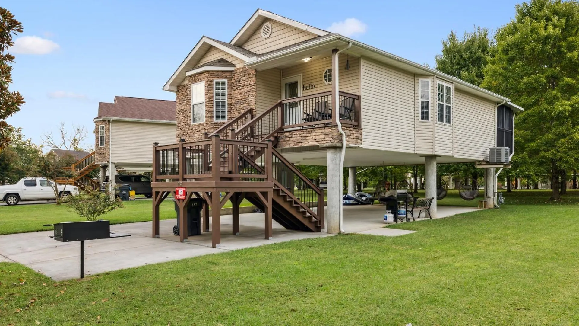 Holiday home Charming 2 Bed Oasis With River Access Hot Tub And Outdoor Fun Sleeps 6 Comfortably *
