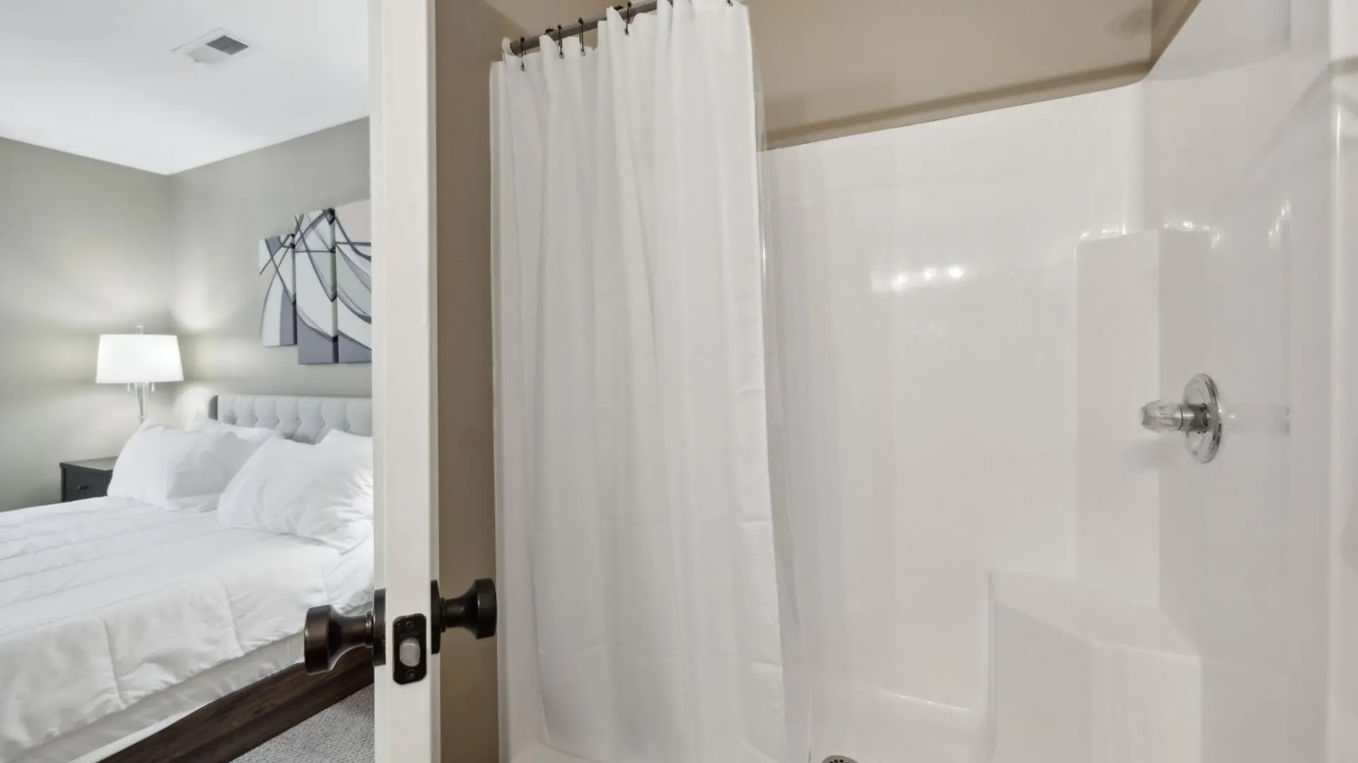 Charming 2 Bed Oasis With River Access Hot Tub And Outdoor Fun Sleeps 6 Comfortably *