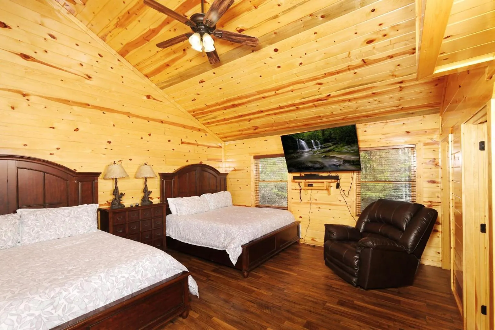 Pet Friendly 5br Indoor Pool Gameroom Theater