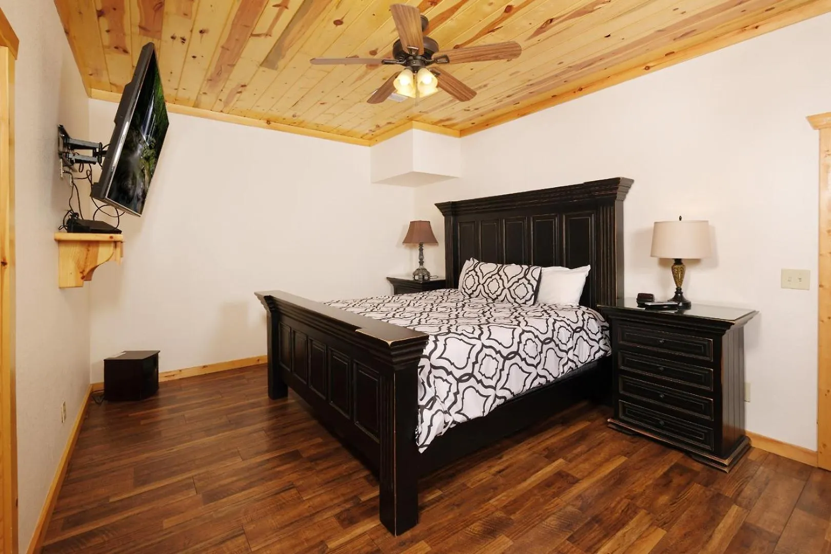 Holiday home Pet Friendly 5br Indoor Pool Gameroom Theater *