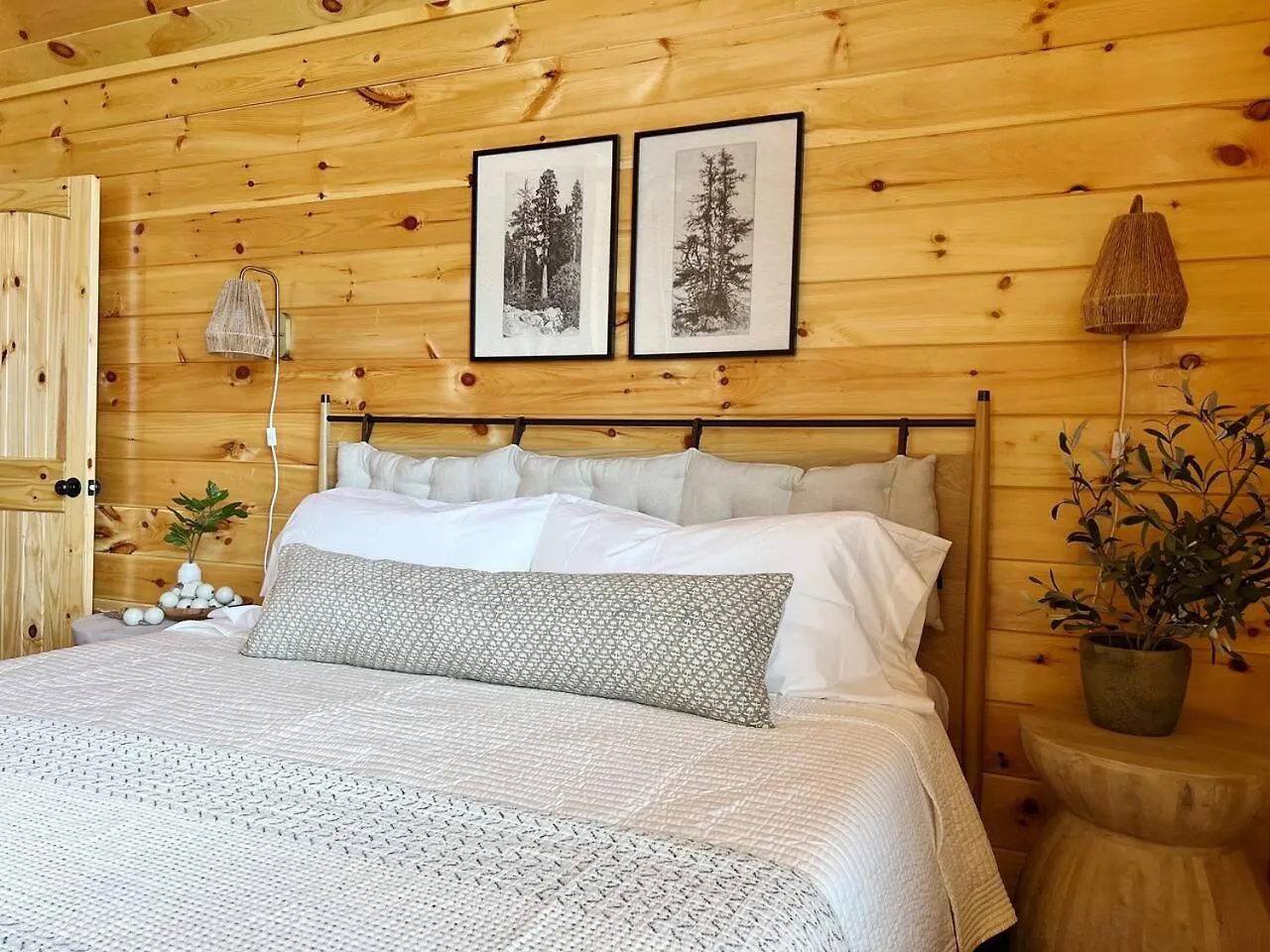 Splendid 2cabins Sleeps 28 Pool Hot Tub Holiday home *