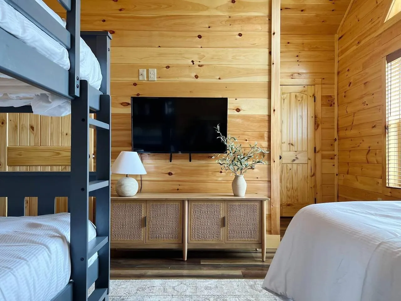 Splendid 2cabins Sleeps 28 Pool Hot Tub Holiday home Pigeon Forge