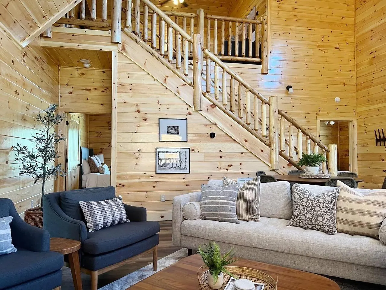Splendid 2cabins Sleeps 28 Pool Hot Tub Holiday home *