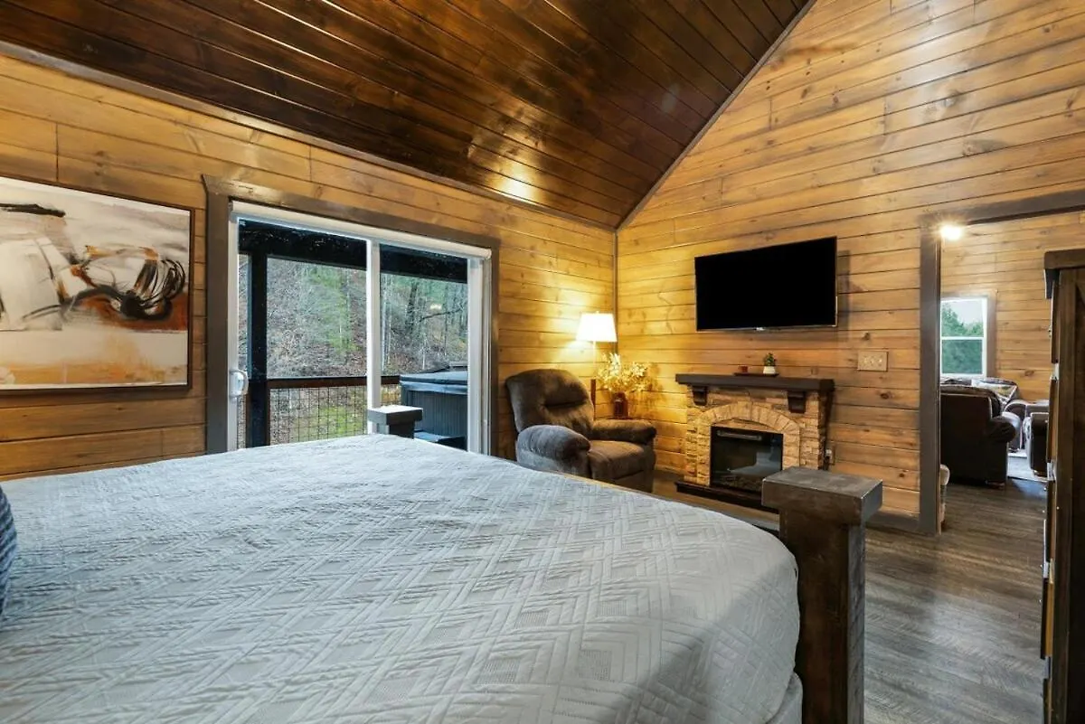 Modern Retreat Pigeon Forge