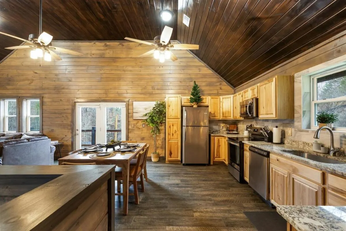 Modern Retreat Pigeon Forge