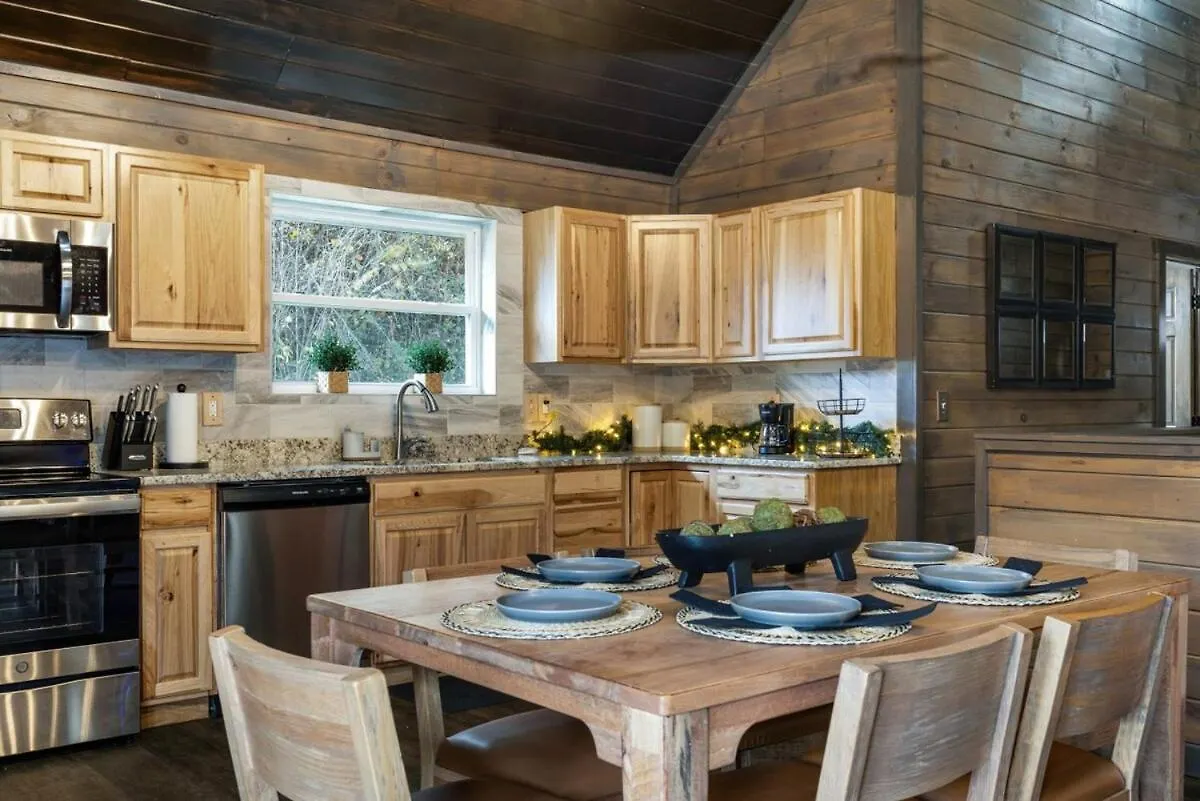 Modern Retreat * Pigeon Forge