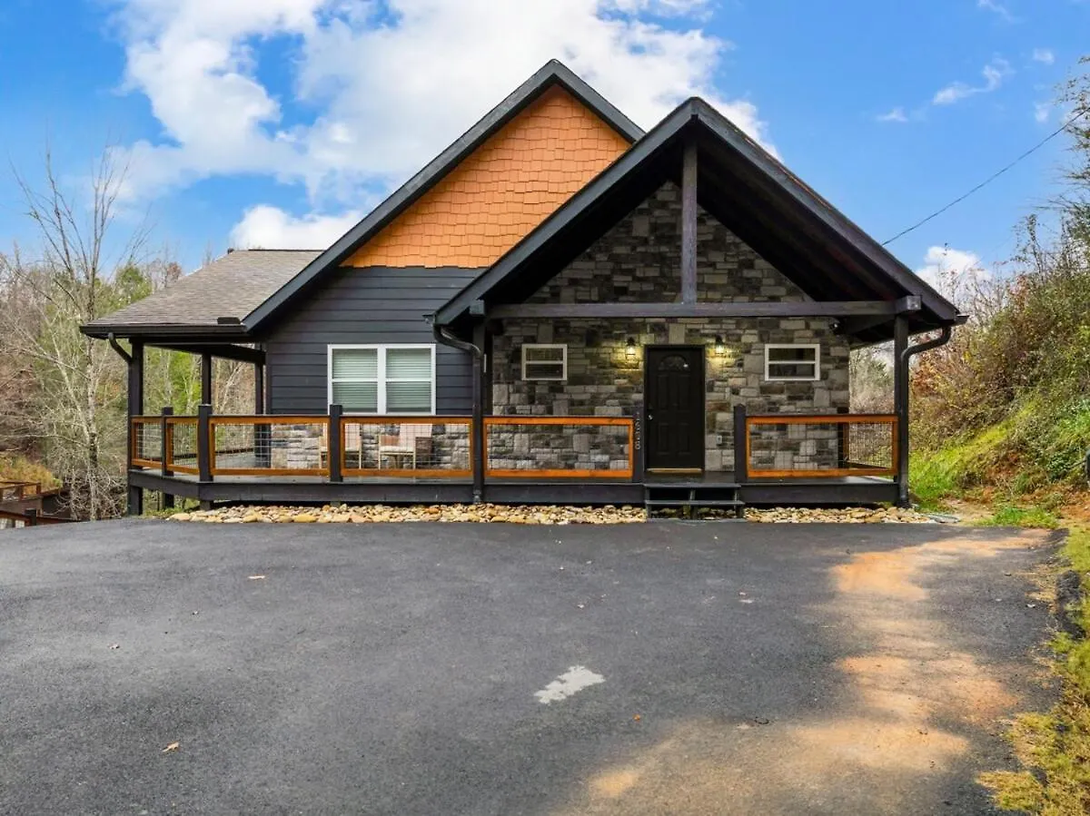 Modern Retreat Pigeon Forge