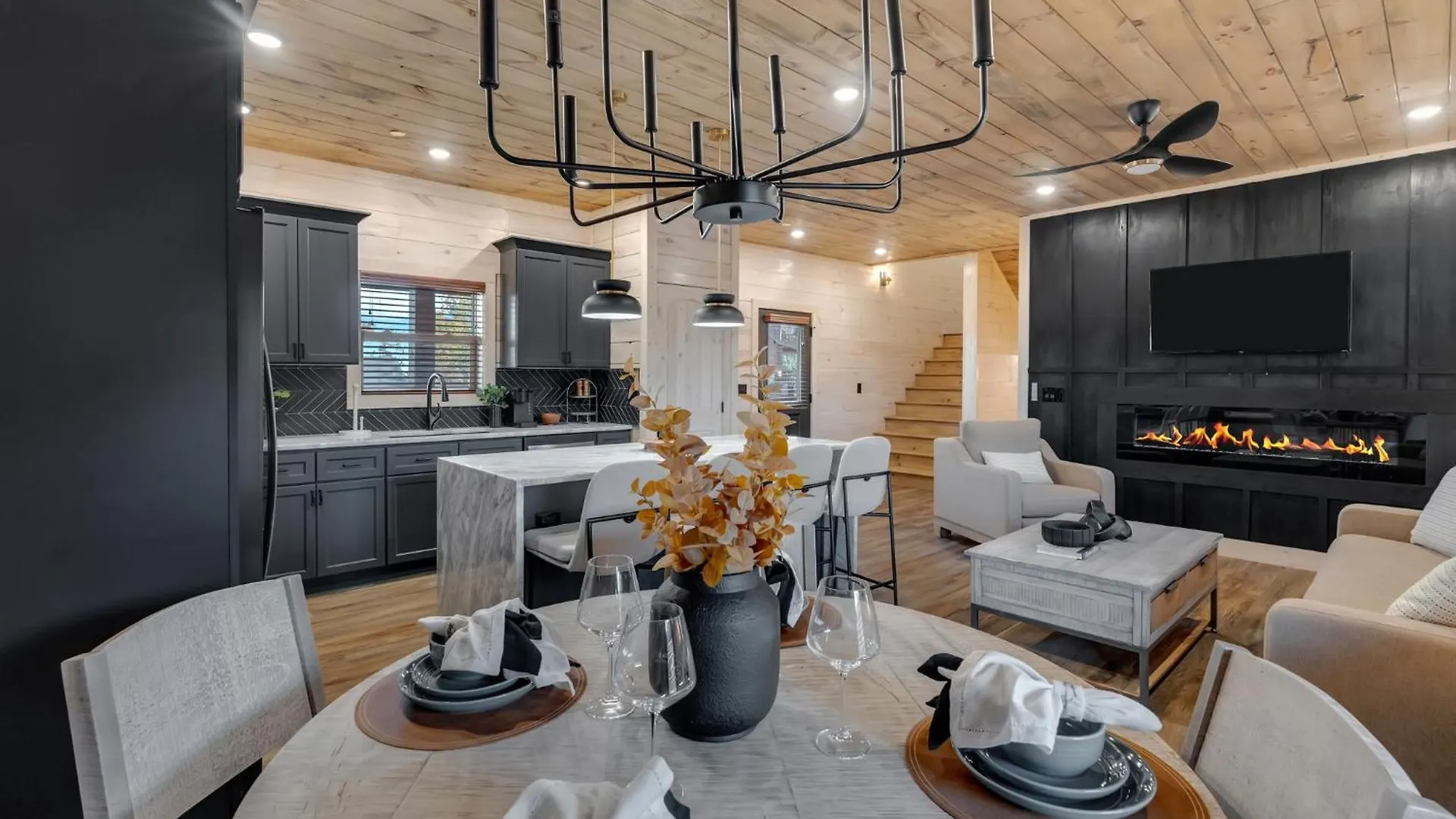 New Luxury With Indoor Pool, Hot Tub, & Theater