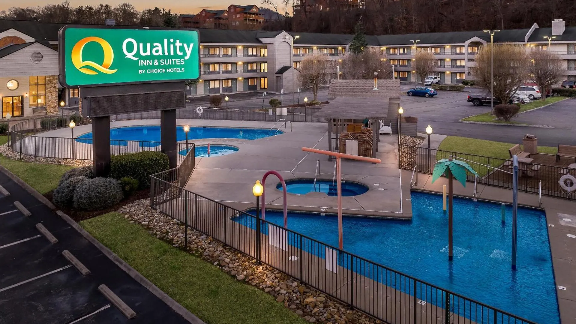 Quality & At Dollywood Lane 2* Пиджен-Фордж