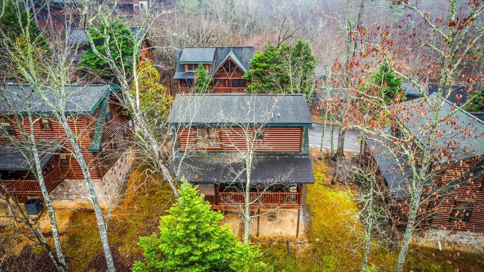 Luxe Modern Nest- Hot Tub- Pool Table- Bbq *