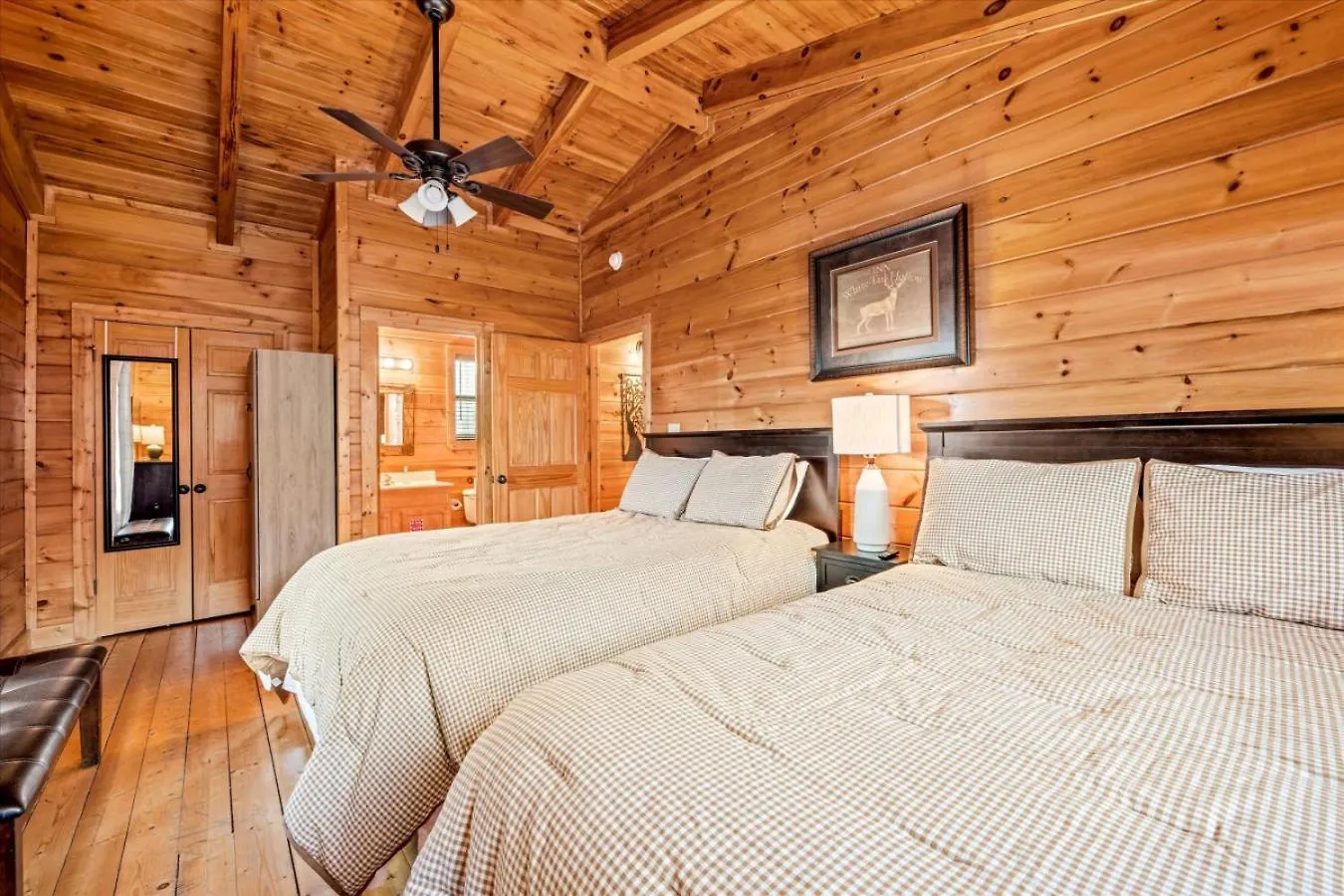 Luxe Modern Nest- Hot Tub- Pool Table- Bbq Holiday home Pigeon Forge