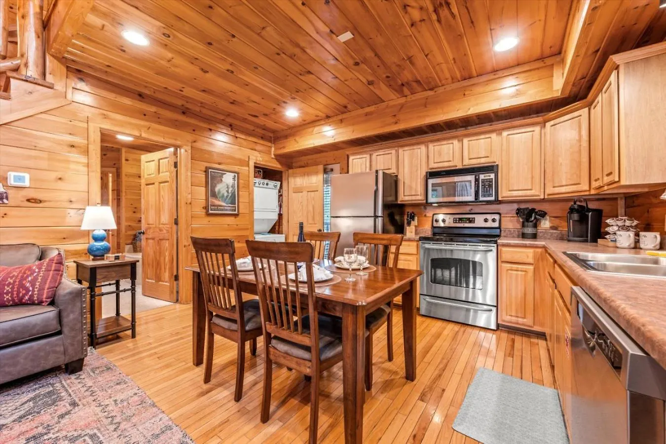 Luxe Modern Nest- Hot Tub- Pool Table- Bbq * Pigeon Forge