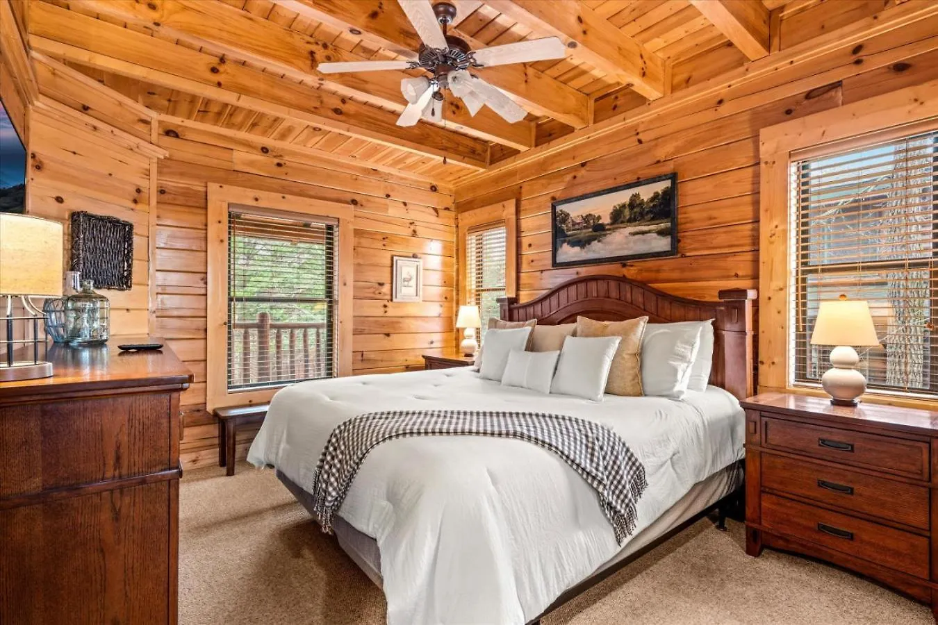 Holiday home Luxe Modern Nest- Hot Tub- Pool Table- Bbq *