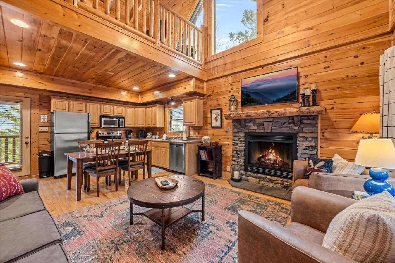 Luxe Modern Nest- Hot Tub- Pool Table- Bbq