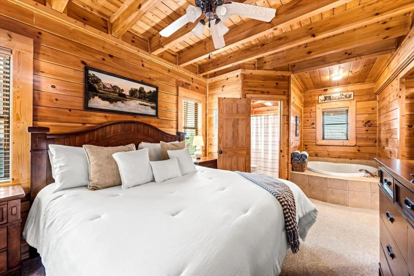 Luxe Modern Nest- Hot Tub- Pool Table- Bbq * Pigeon Forge