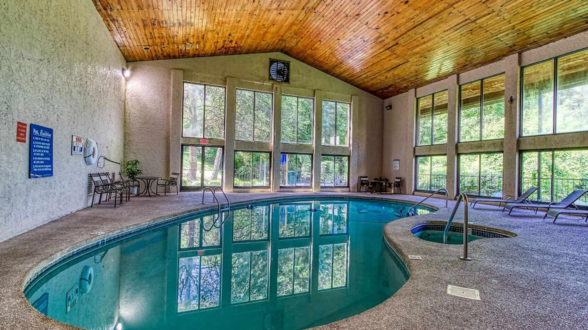 Holiday home Pinecrest Townhomes-1king 2bunk Unit- Updated