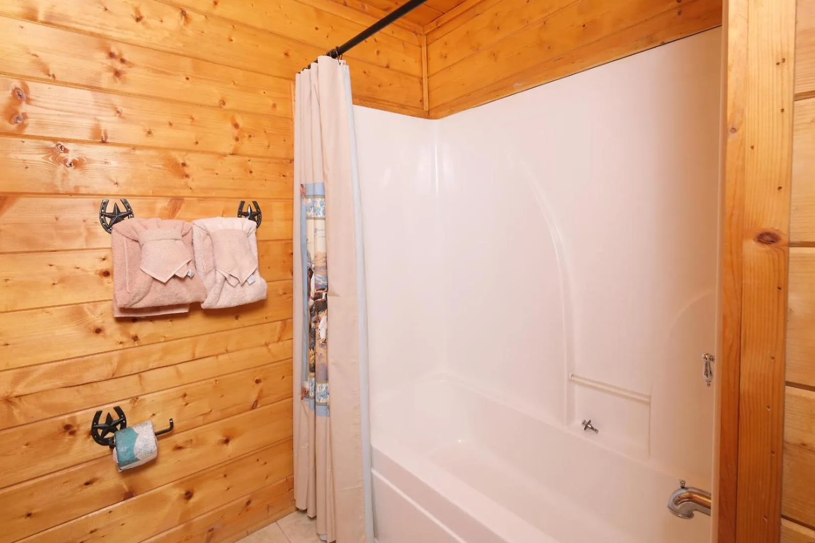 Spacious 5br 8 Min To Dollywood Hot Tub Views Free Attraction Tickets Holiday home