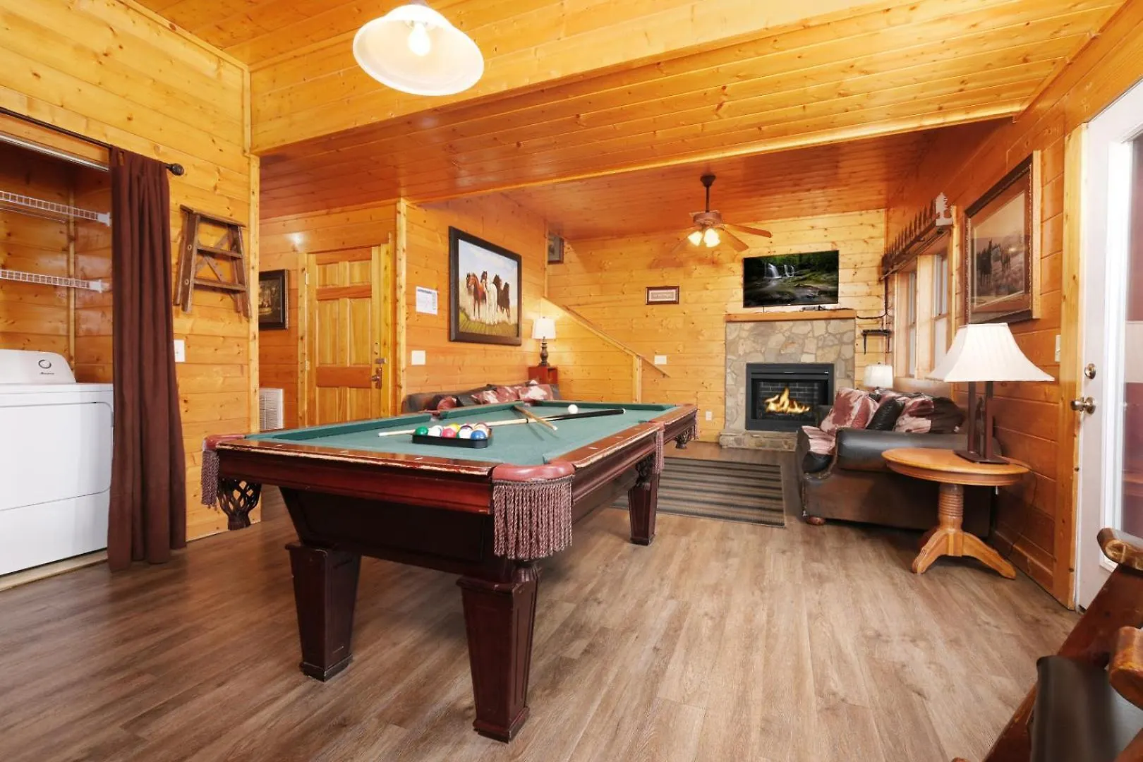 Spacious 5br 8 Min To Dollywood Hot Tub Views Free Attraction Tickets Holiday home Pigeon Forge