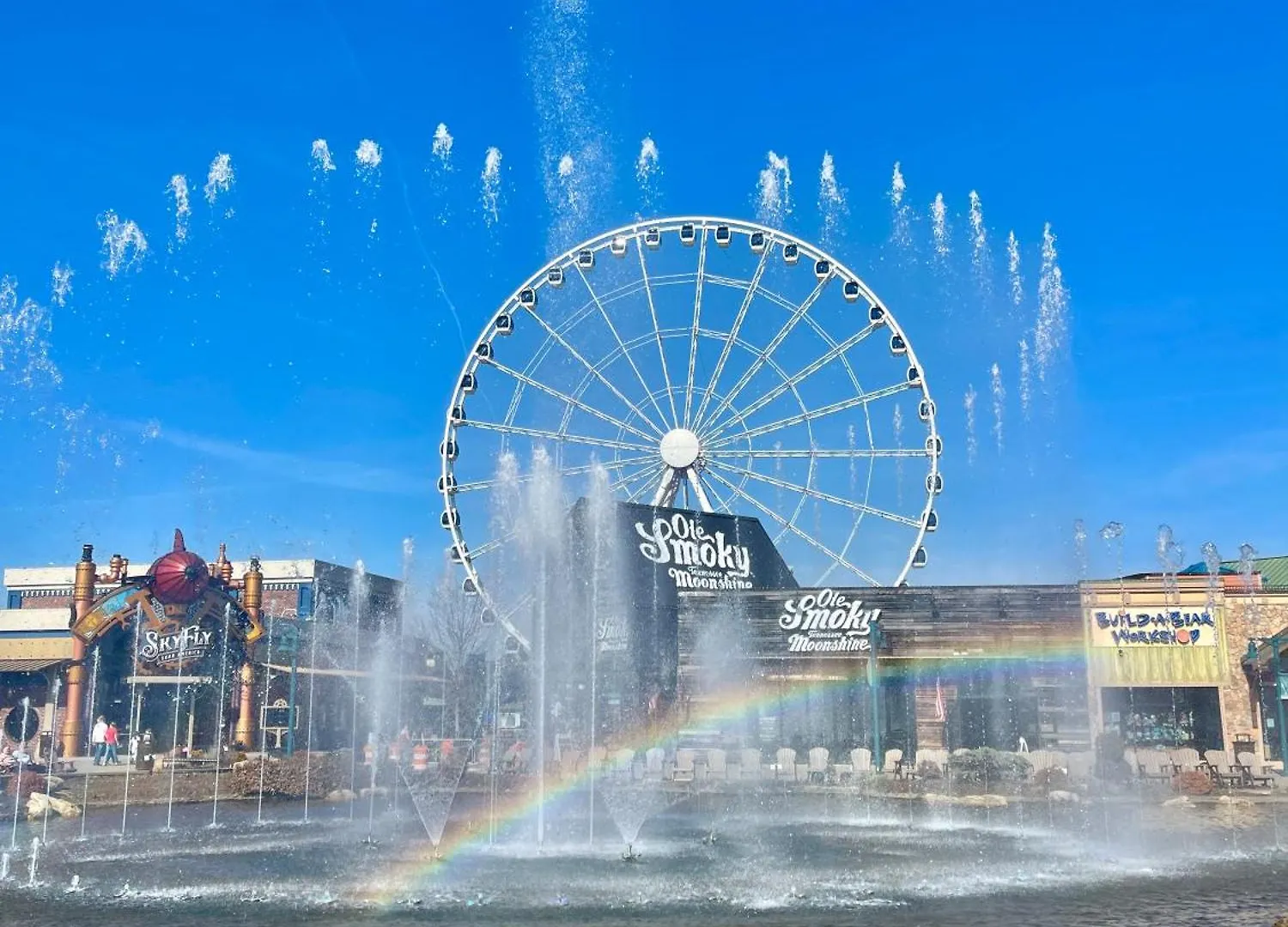 Striking Waters * Pigeon Forge
