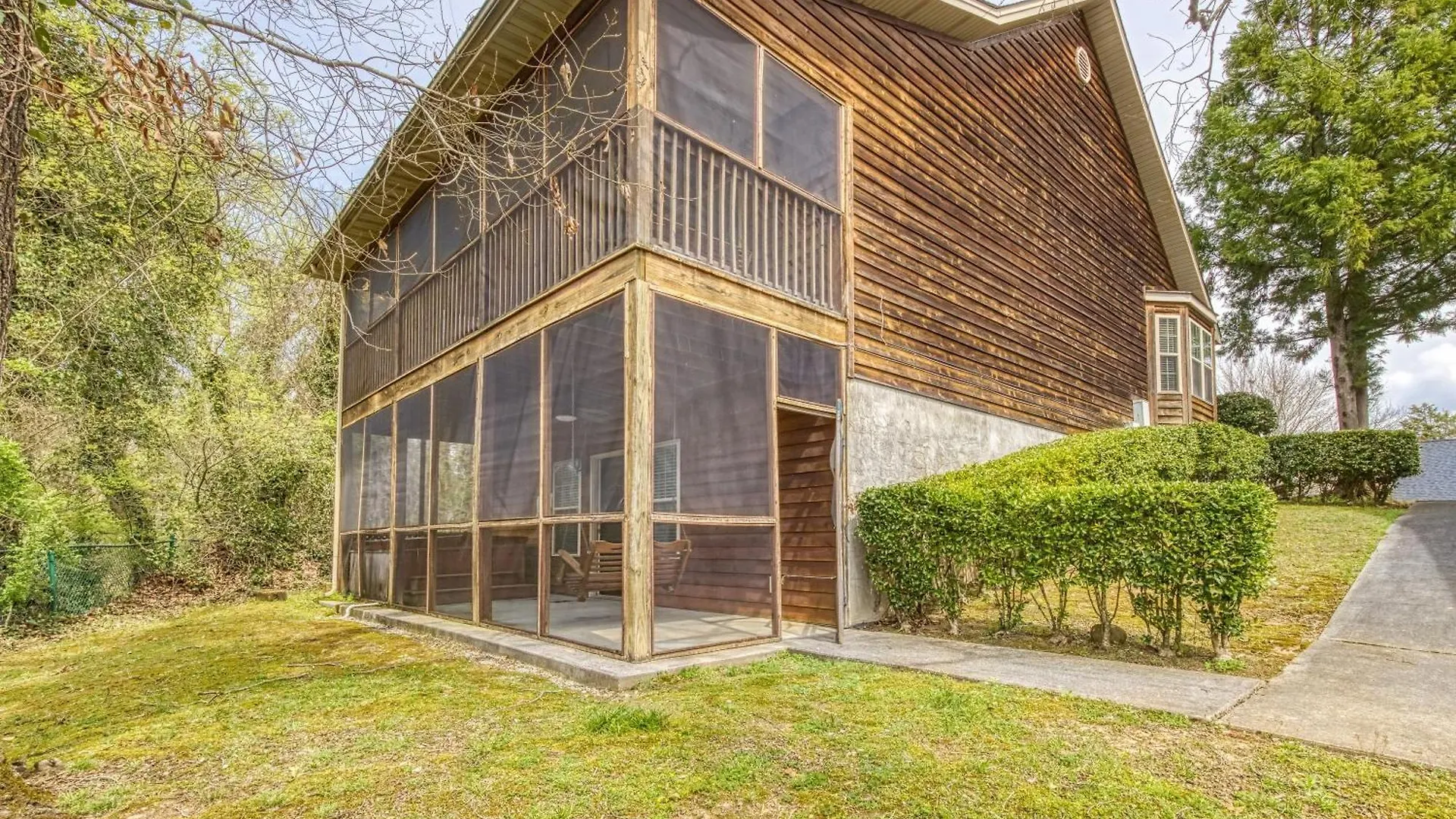 Whispering River Chalet *