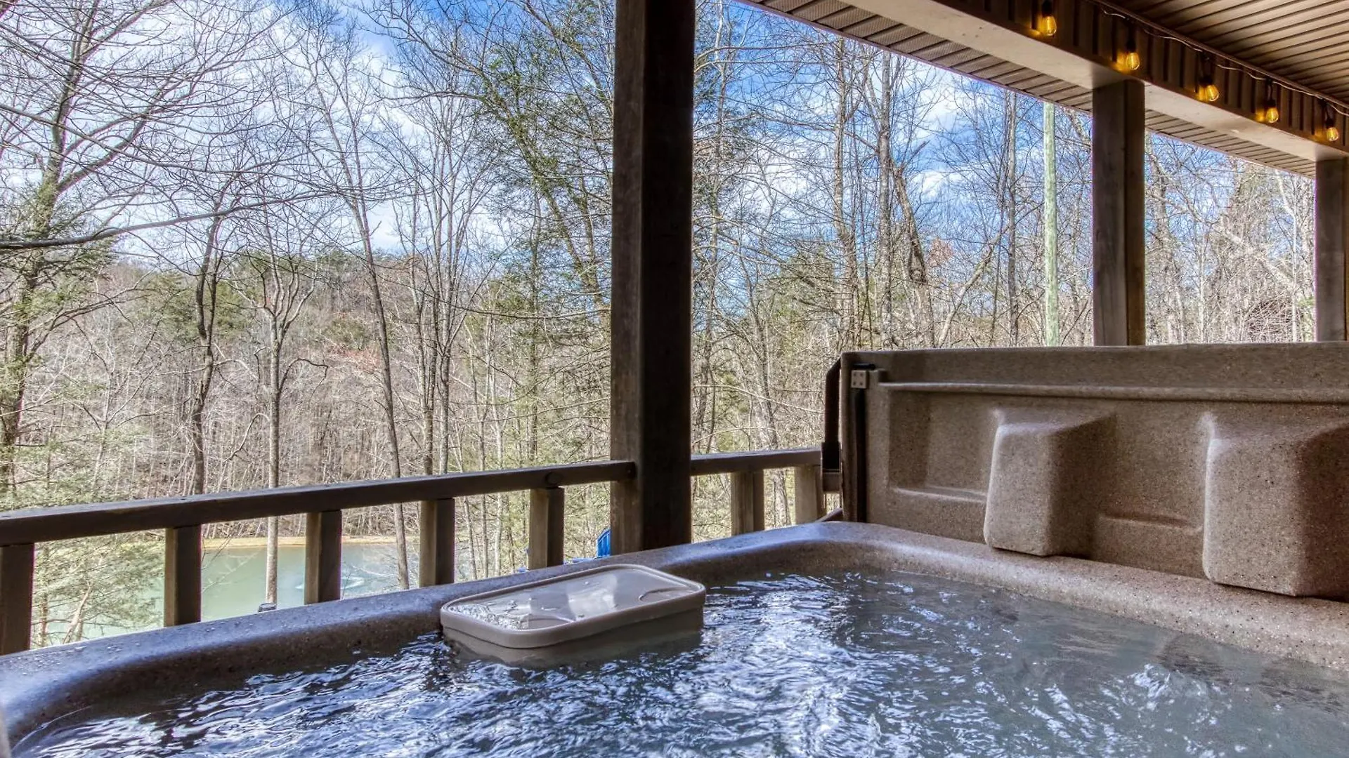 Water's View Chalet