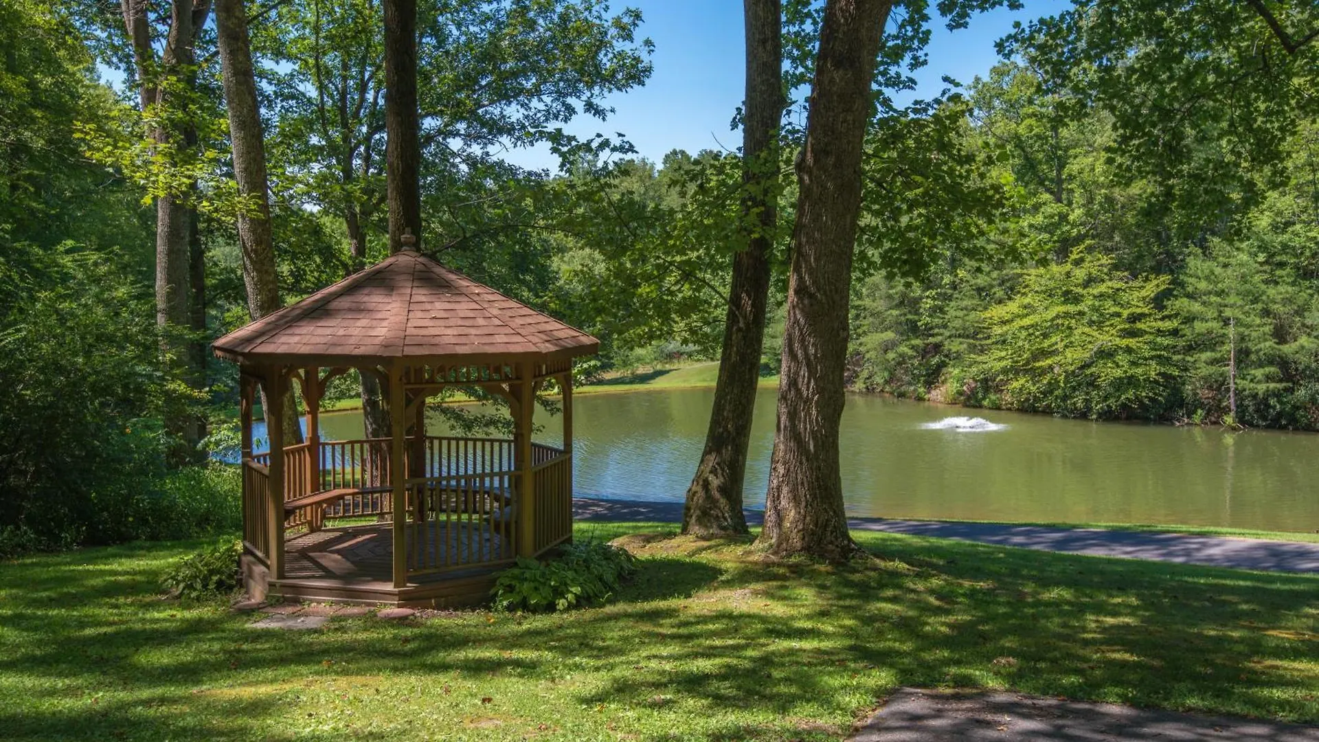 Honeymoon Hideaway Pigeon Forge