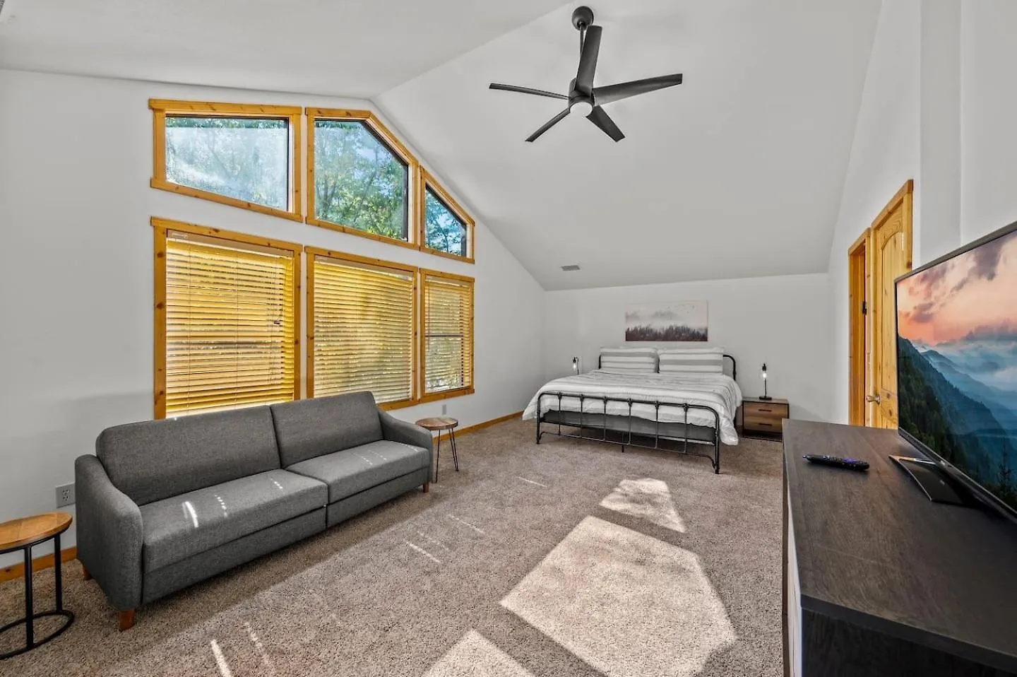 Cozy - Hot Tub, Game Room, Outdoor Pool