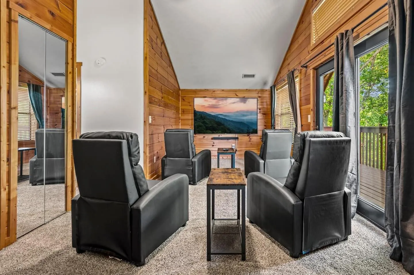 Cozy - Hot Tub, Game Room, Outdoor Pool *