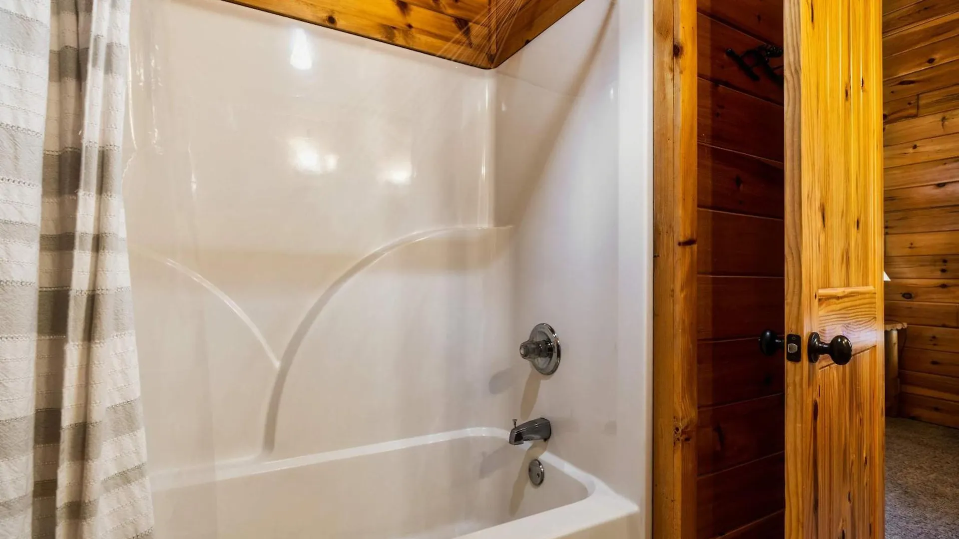 Family Haven By Dollywood - Hot Tub - Game Pigeon Forge