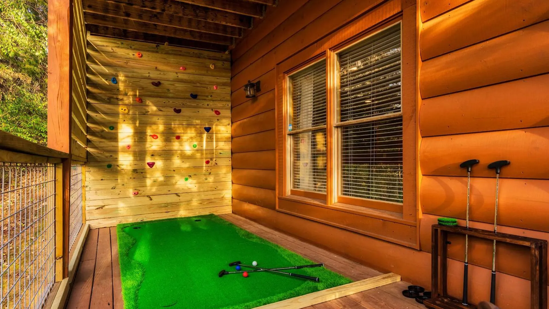 Family Haven By Dollywood - Hot Tub - Game *