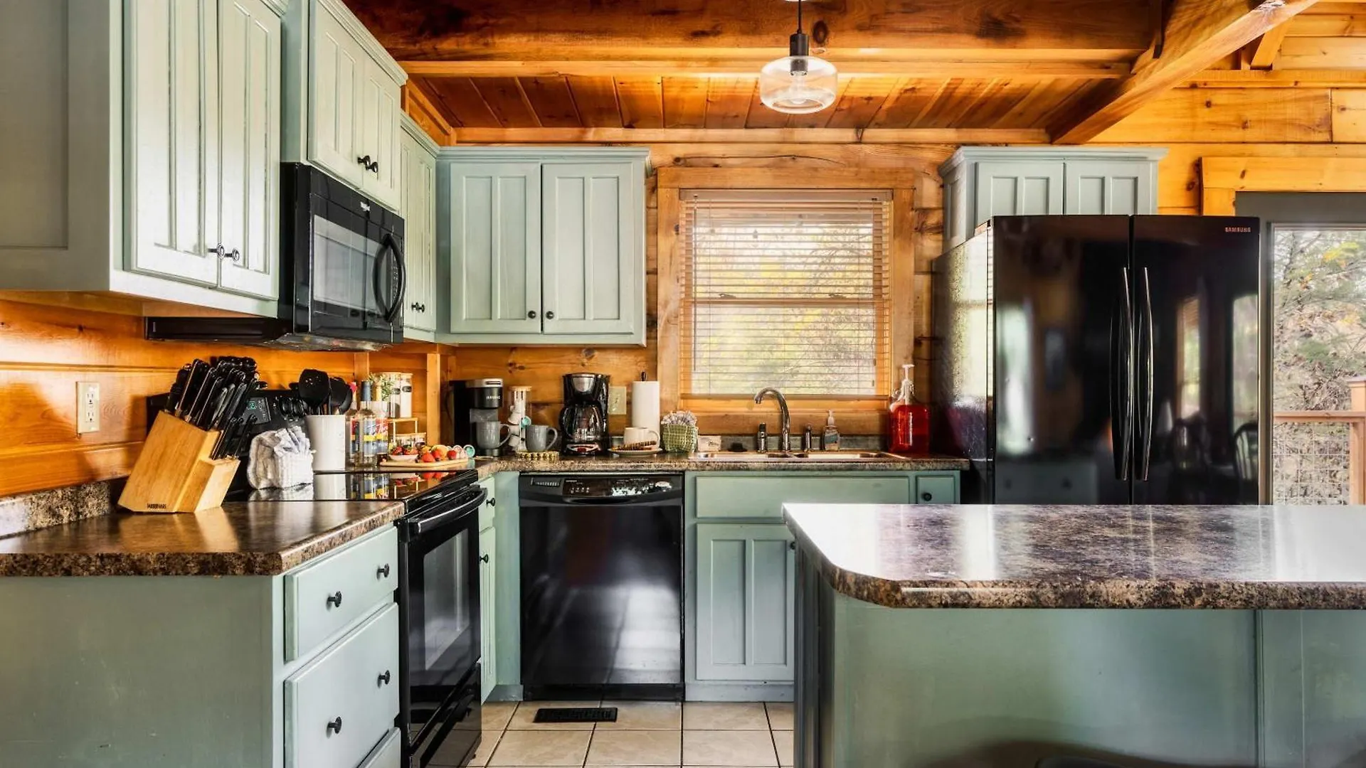 Family Haven By Dollywood - Hot Tub - Game Holiday home *