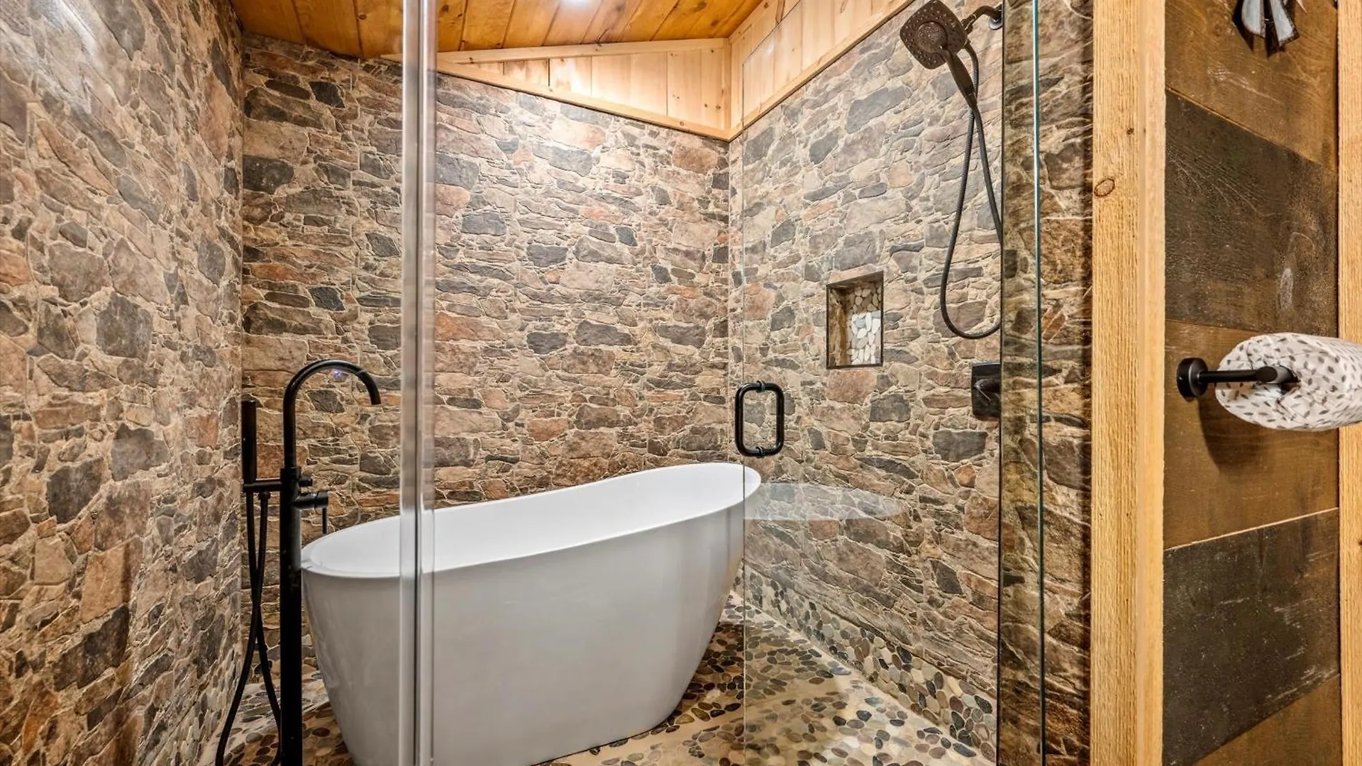 Luxurious & Family Friendly - Hot Tub - Game Holiday home *
