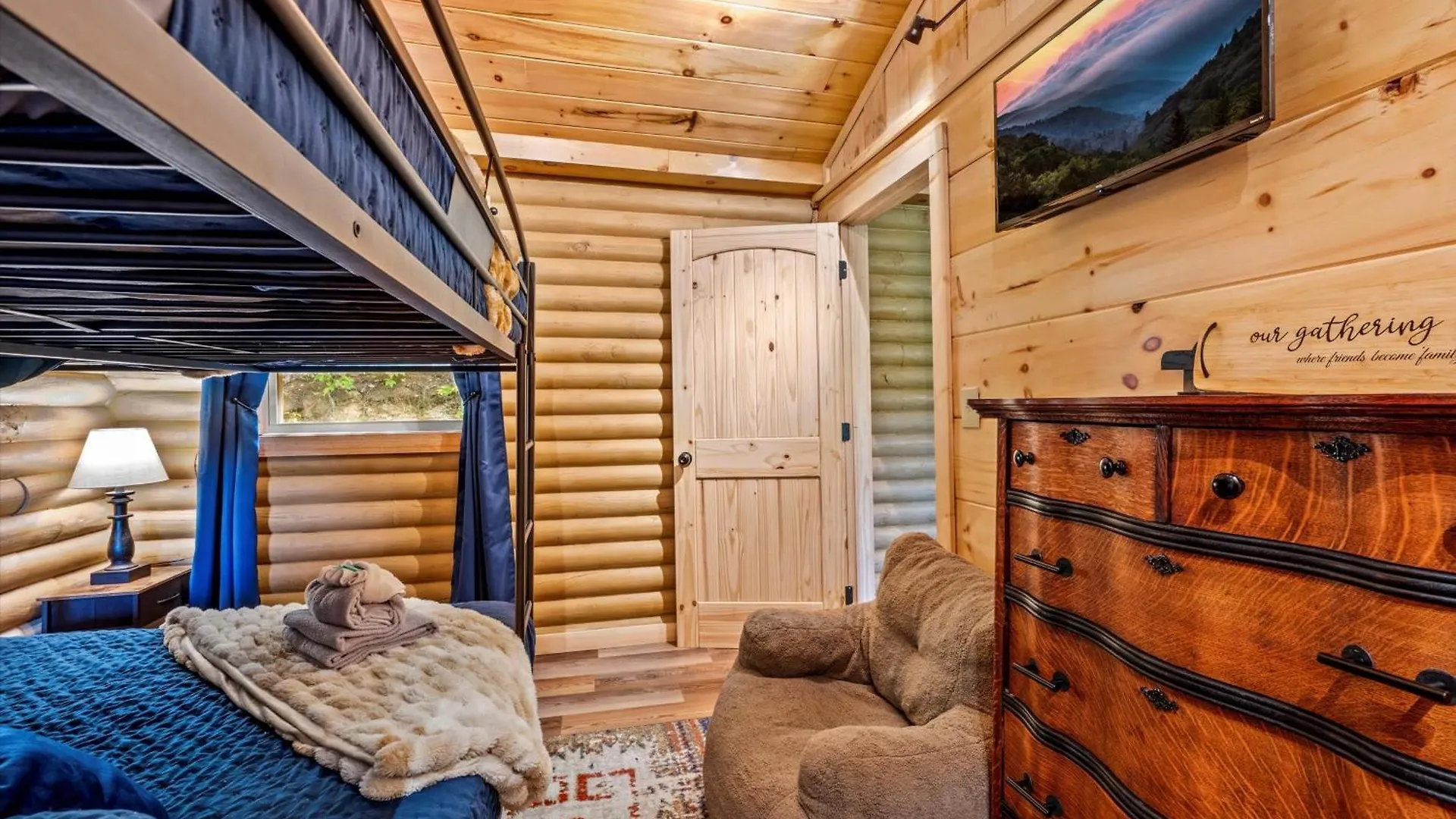 Luxurious & Family Friendly - Hot Tub - Game * Pigeon Forge