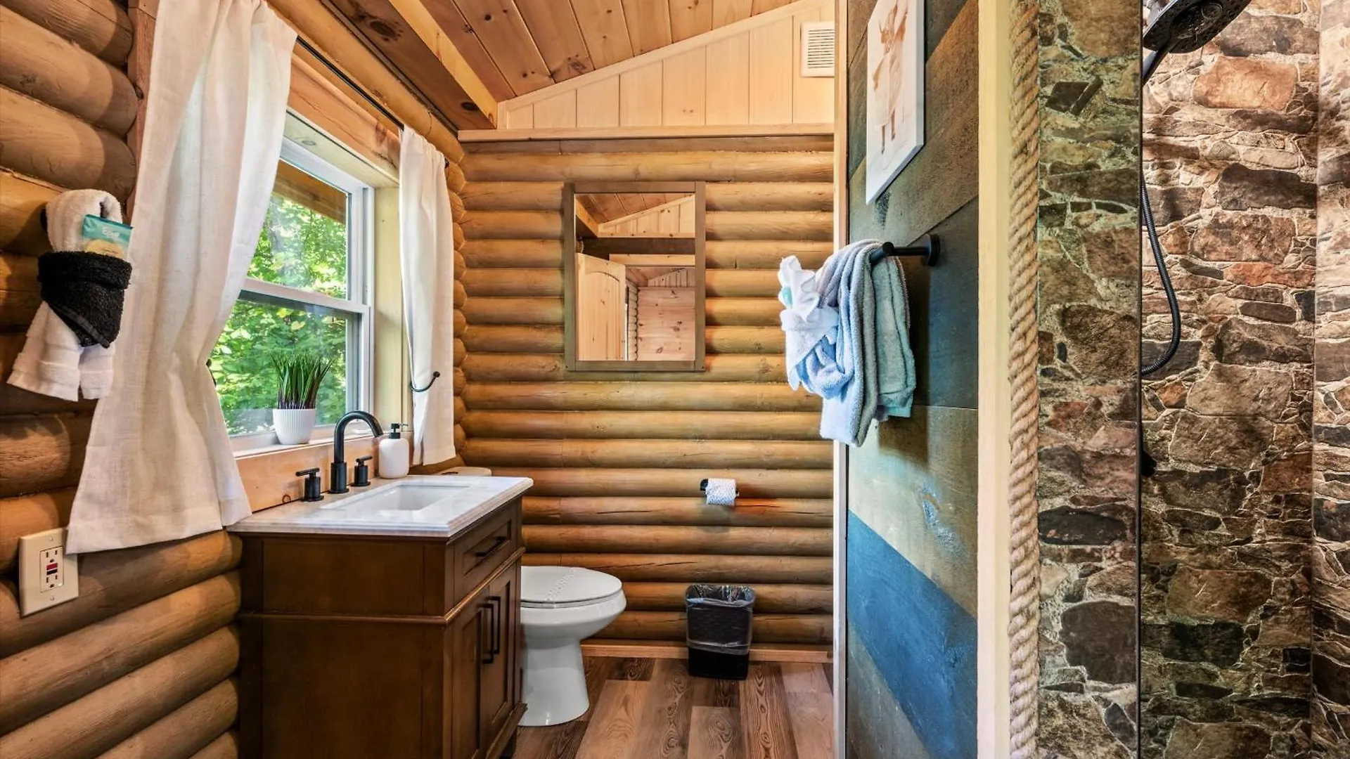 Luxurious & Family Friendly - Hot Tub - Game *