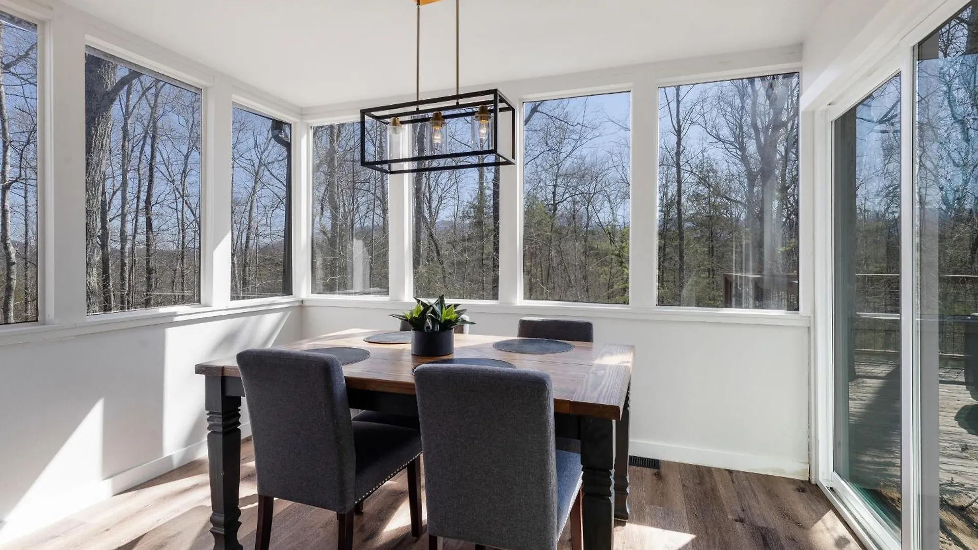 Modern Mountain Hideaway-secluded, Close To Town * Pigeon Forge