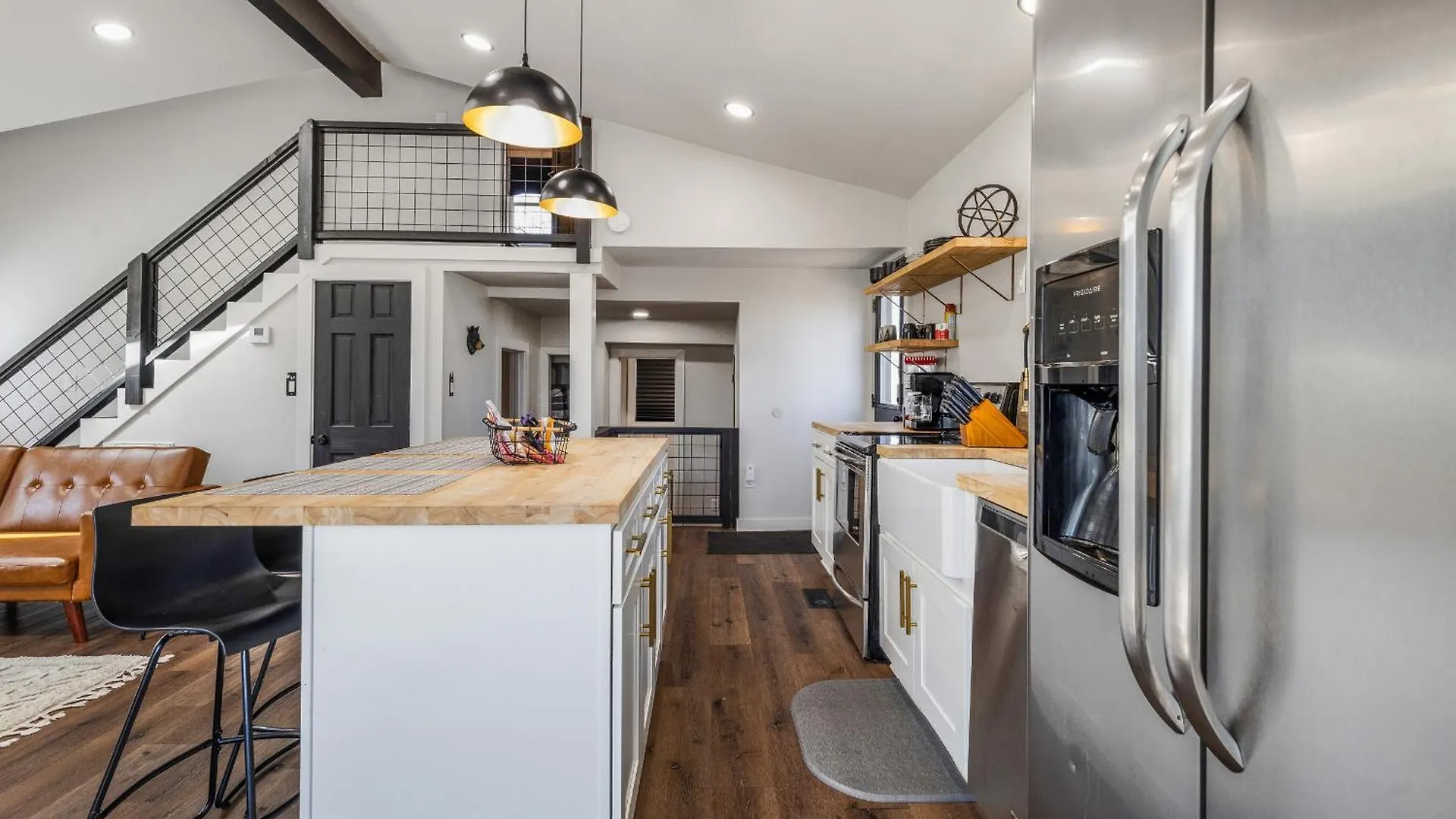 Modern Mountain Hideaway-secluded, Close To Town