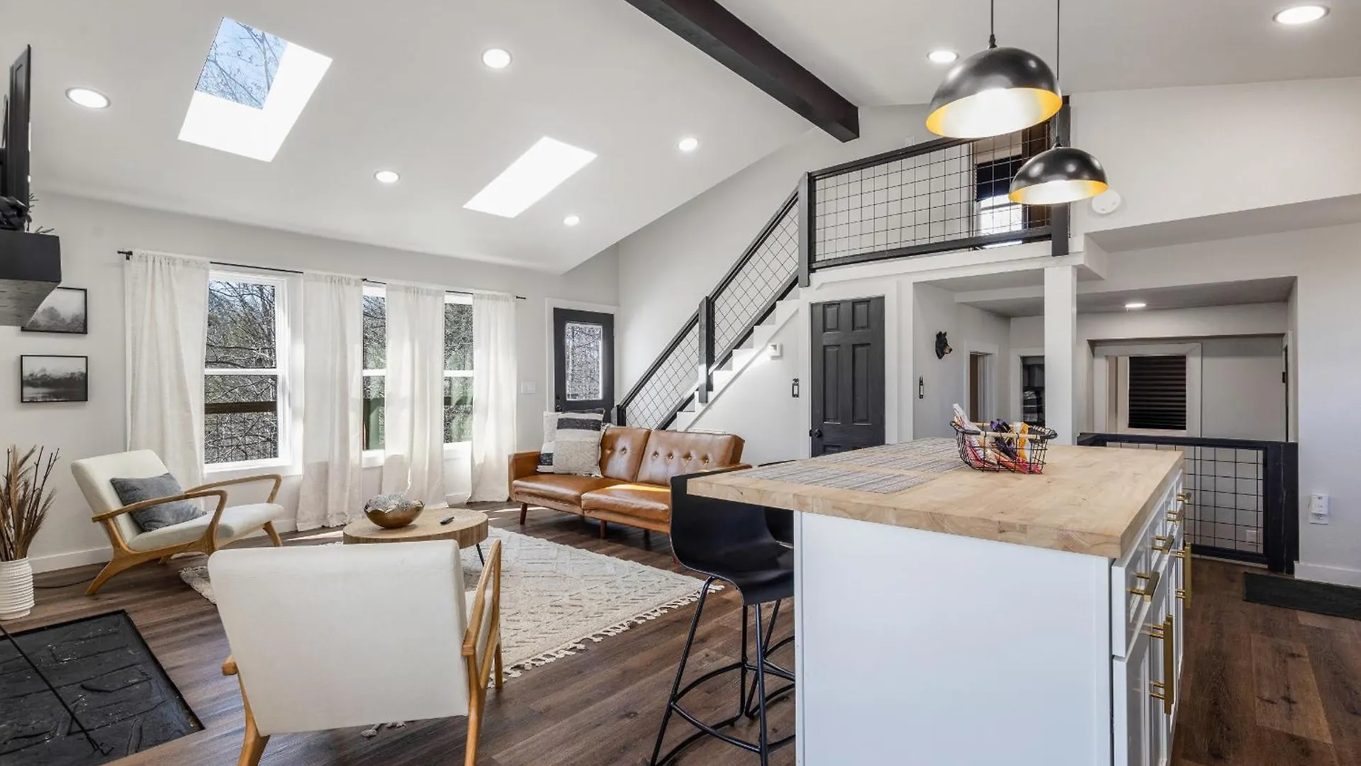 Modern Mountain Hideaway-secluded, Close To Town Holiday home *
