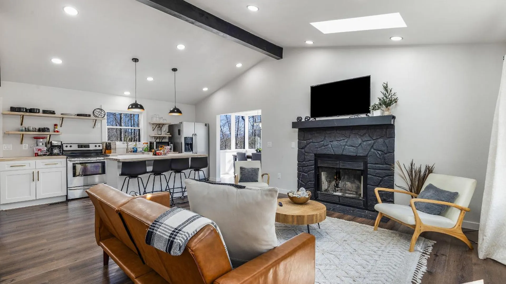 Modern Mountain Hideaway-secluded, Close To Town * Pigeon Forge