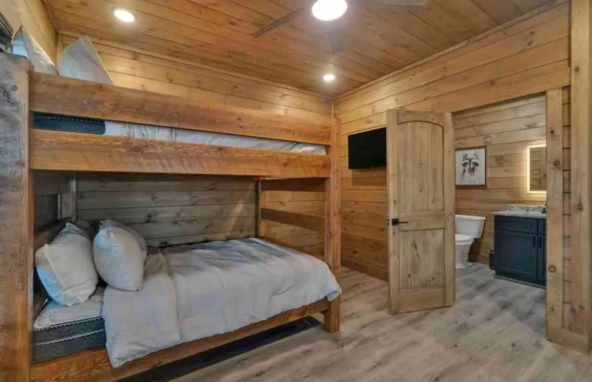 Honeybear Hideaways - Modern Luxurious With Pool, Hot Tub, Fire Place, Game And Theater